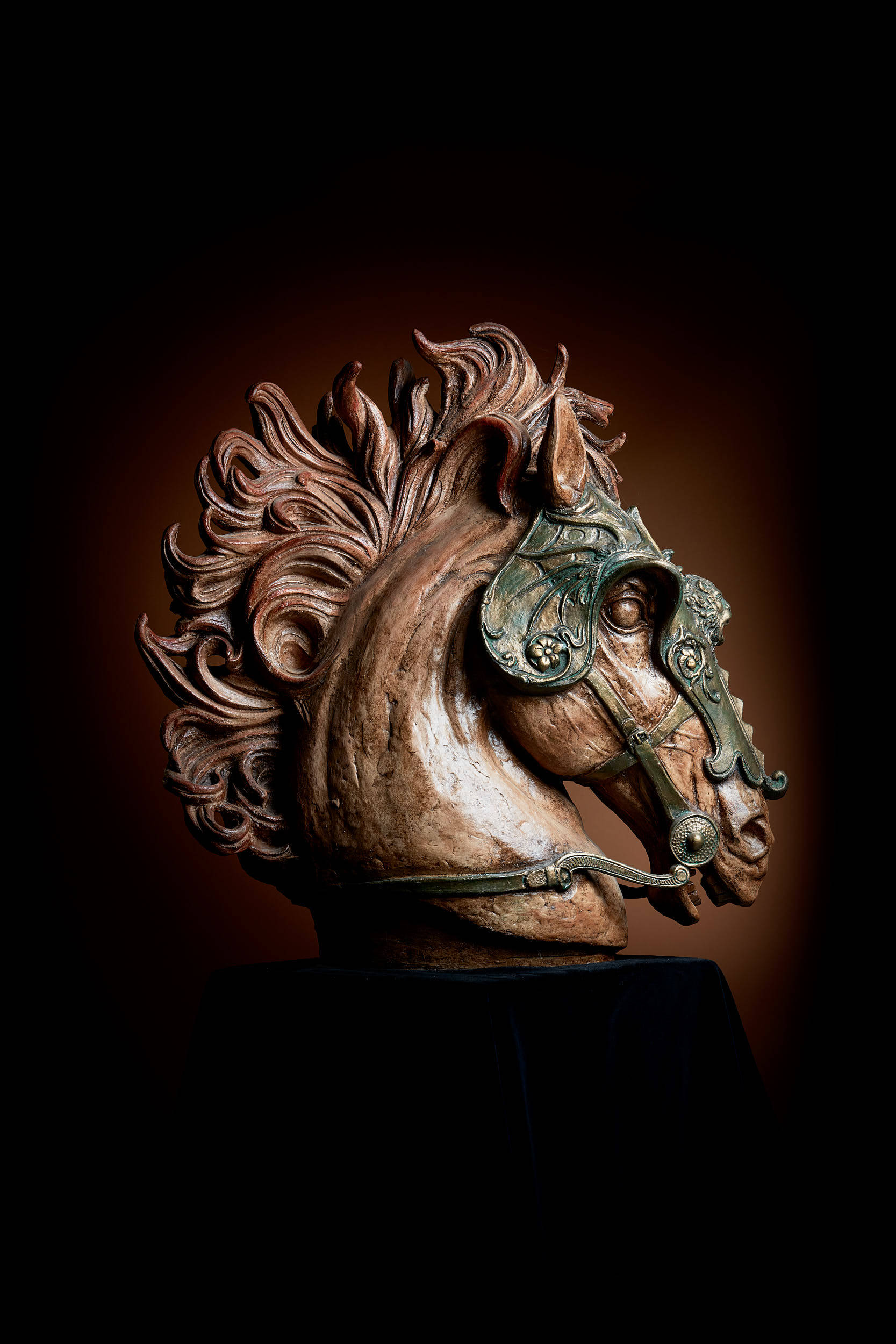 Skulptur Pferdekopf -  farbig gefasst